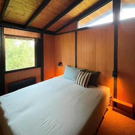 Original 70s Surrounded By Woods Nyaraló